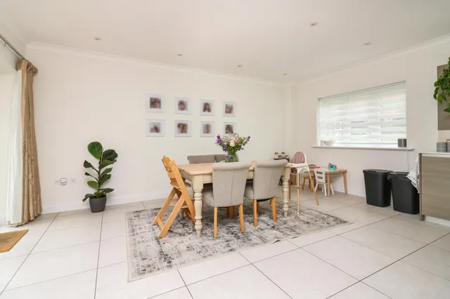 Photo 2 — Mortimer Crescent, King's Park