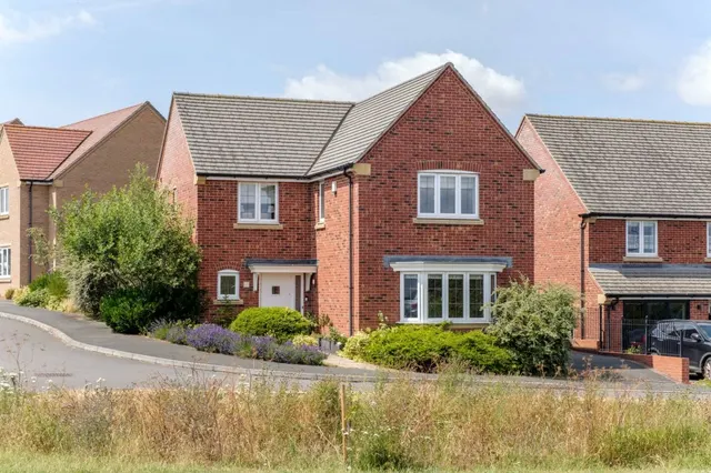 Doble Crescent, Hathern, LE12, photo 1