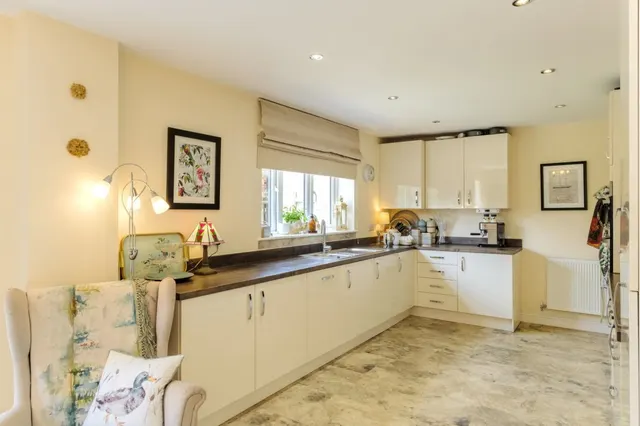 Doble Crescent, Hathern, LE12, photo 2