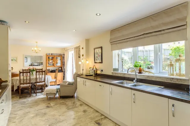 Doble Crescent, Hathern, LE12, photo 3