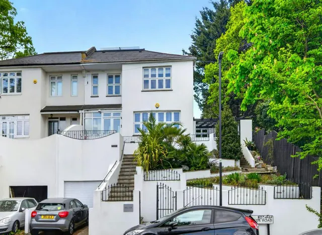 Hillside Road, London, SW2, photo 2