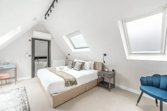 Photo 3 — Flat 3, 47 The Ridgeway, London