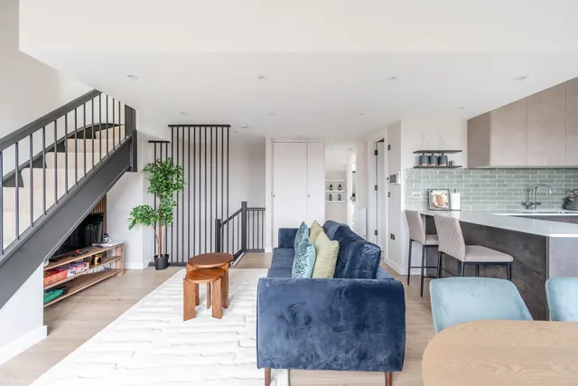 Photo 2 — Flat 3, 47 The Ridgeway, London