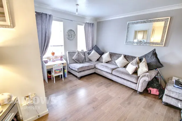 Redwood Close, Cardiff, photo 2