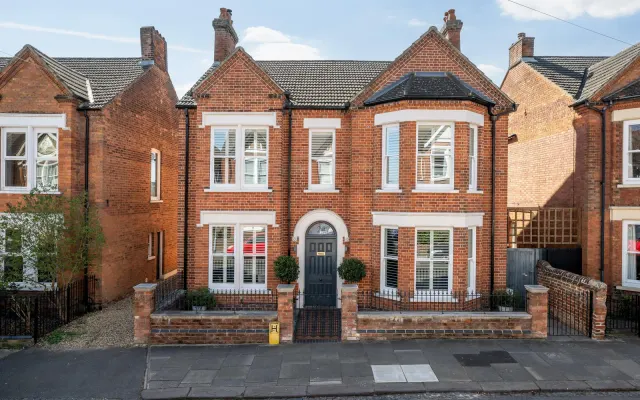 Merton Road, Bedford, photo 1