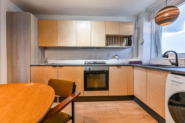 Photo 3 — 14 Ringmer Gardens, London
