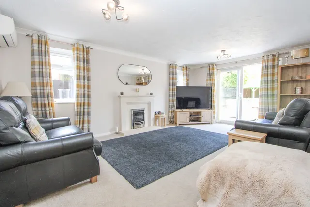 Clayfield, Yate, photo 3