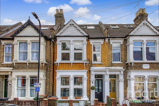 Brookscroft Road, London, E17, photo 1