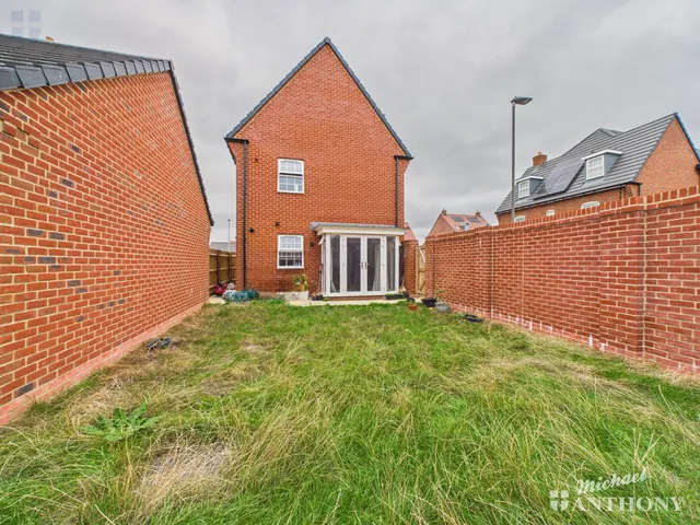 Sutton Grove, Kingsbrook, HP22, photo 3