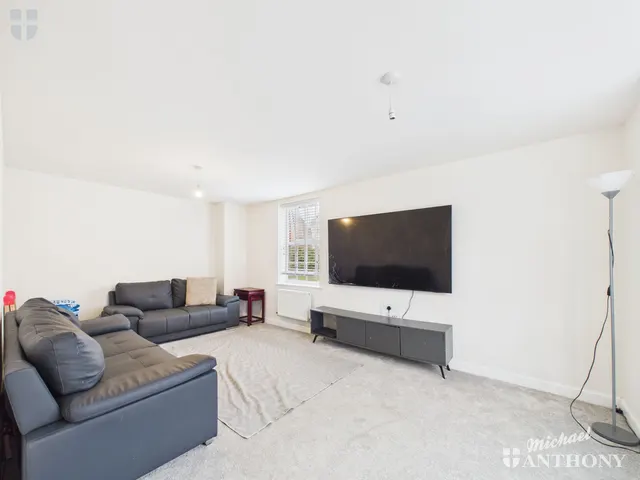 Sutton Grove, Kingsbrook, HP22, photo 2