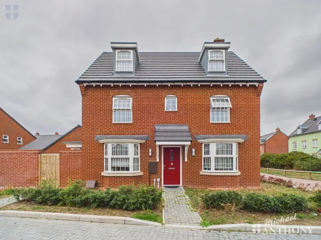 Sutton Grove, Kingsbrook, HP22, photo 1