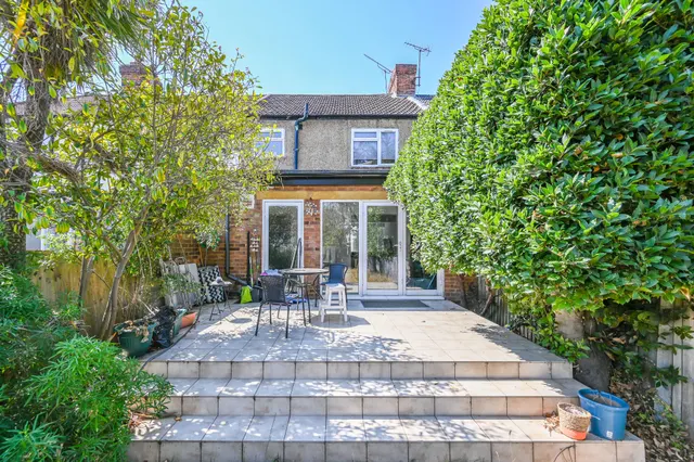 Photo 2 — 38 Avalon Road, London