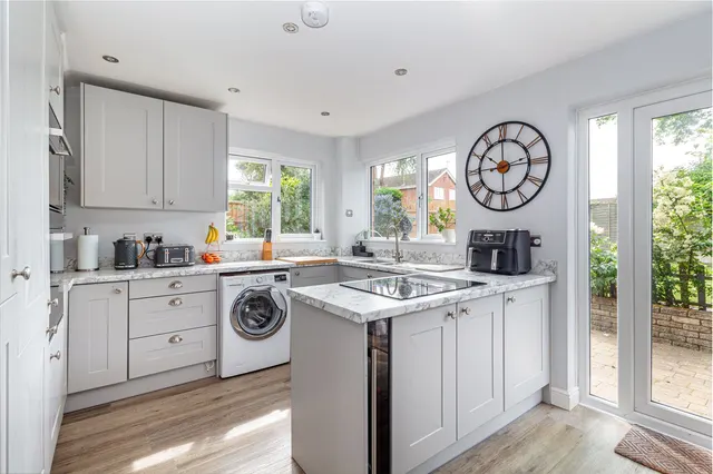 Photo 2 — Kingham Close, Winyates Green, Worcestershire, Redditch, B98 0SA