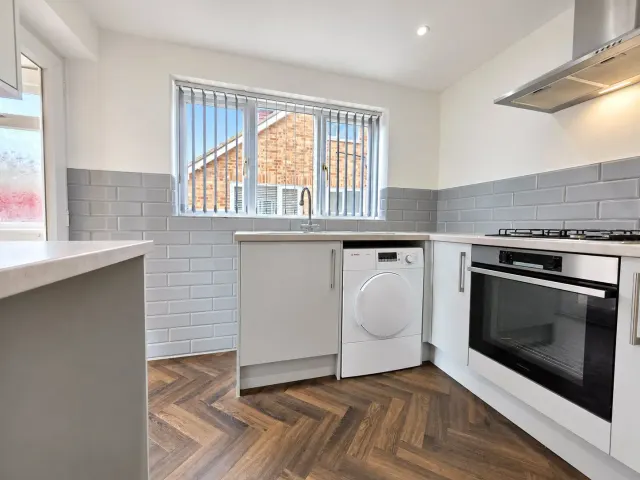 Grange Avenue, Wickford, SS12, photo 2