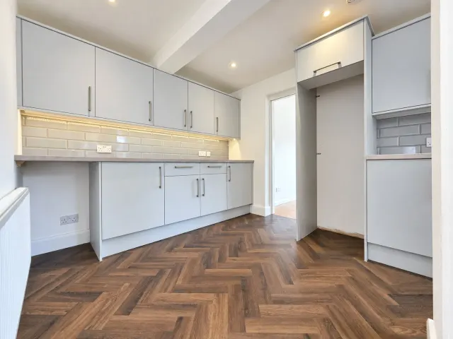 Grange Avenue, Wickford, SS12, photo 3