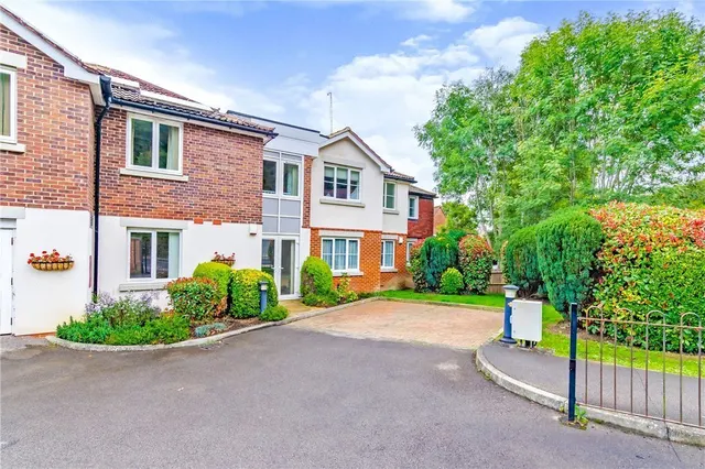 Dene Court, Stafford Road, Caterham, CR3, photo 1