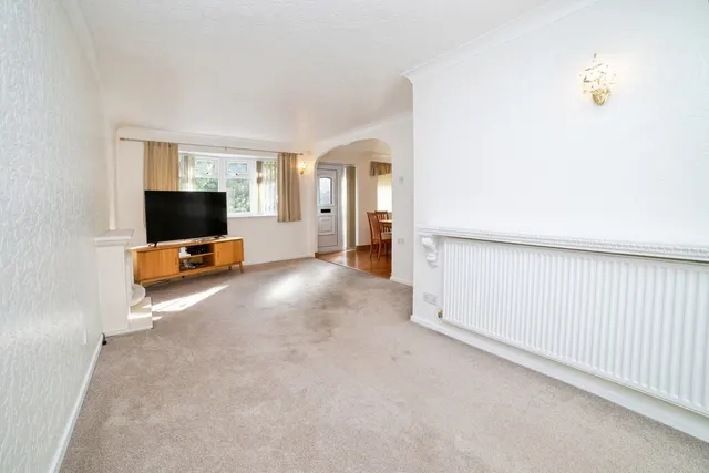 Photo 2 — Kingfield Close, Rainworth, Mansfield, Nottinghamshire, NG21