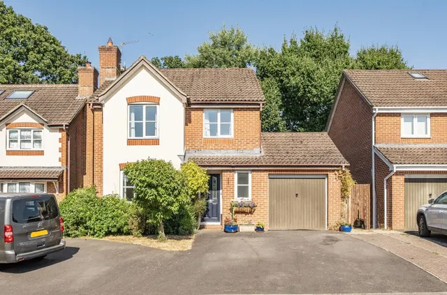 Hazel Close, Colden Common, SO21, photo 1