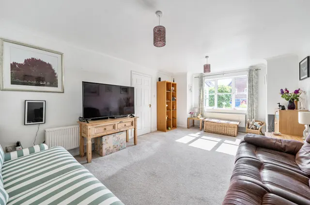 Hazel Close, Colden Common, SO21, photo 2