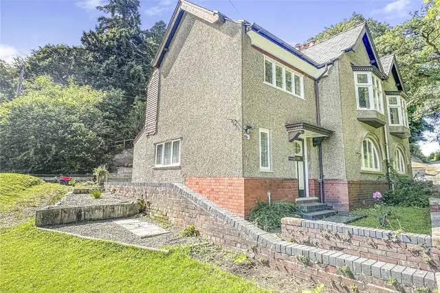 3 bedroom house, Highgate Street, Llanidloes
