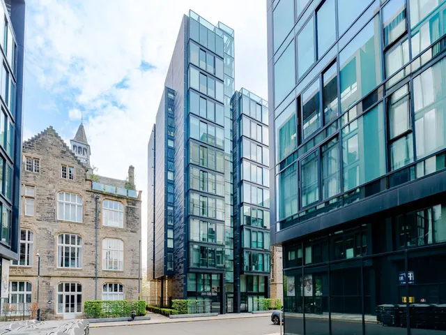 Photo 2 — 24 Simpson Loan, Edinburgh, EH3 9GE