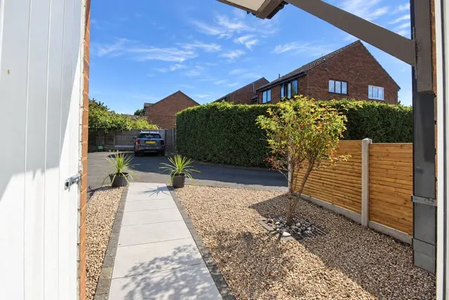 Photo 2 — Willow Close, Burbage, Leicestershire, LE10