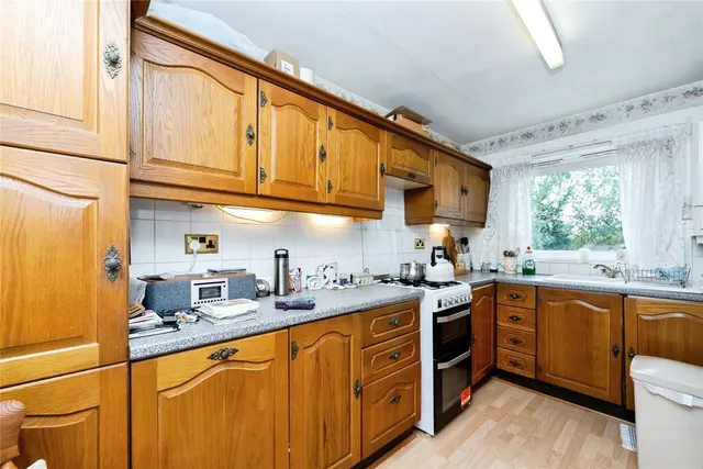 Linden Grove, New Malden, KT3, photo 2
