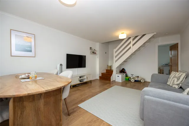 Speedwell Close, Guildford, GU4, photo 3