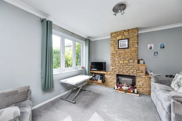 Photo 2 — Sunridge Close, Newport Pagnell
