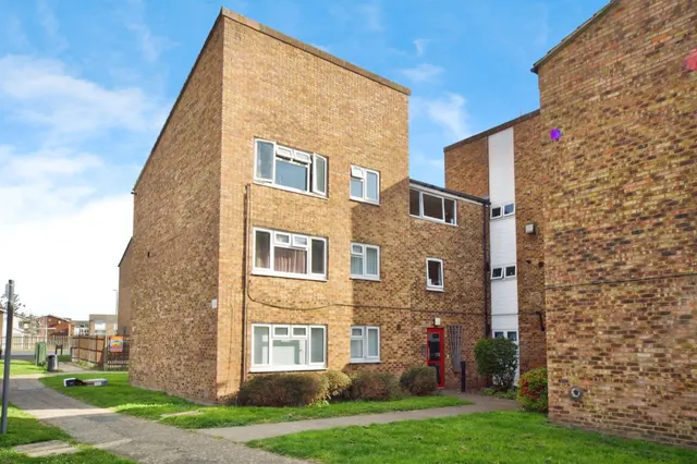 Rowan Drive, Broxbourne, photo 1