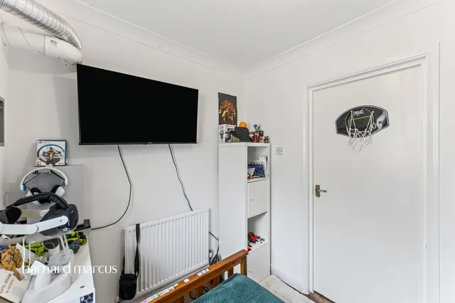 Grove Road, Mitcham, CR4, photo 2