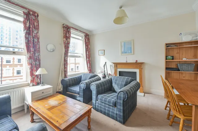 Photo 2 — Flat 15, 42-43 Emperors Gate, London