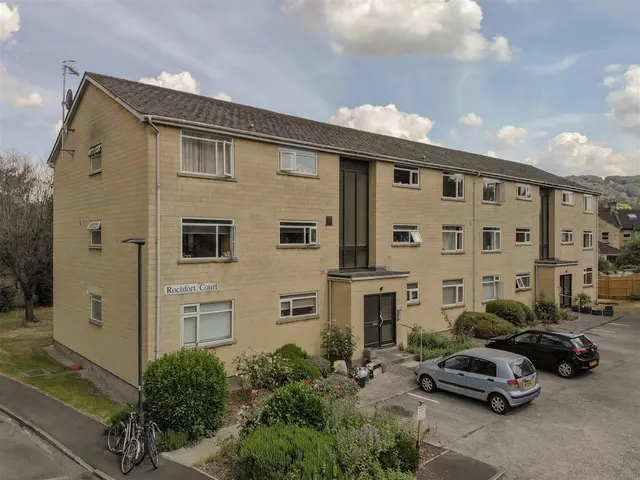 3 bedroom flat, Forester Avenue, Bath, BA2