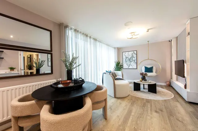 High Street, Brentford, TW8, photo 3