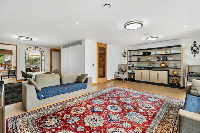 Photo 2 — Vicarage Gate House, Vicarage Gate, Kensington, London