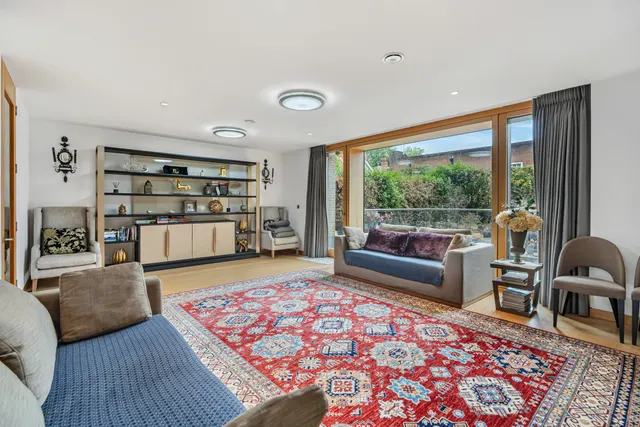 Photo 3 — Vicarage Gate House, Vicarage Gate, Kensington, London