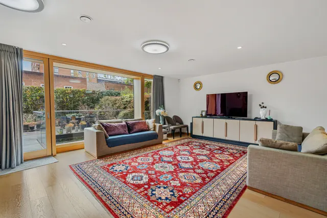 Vicarage Gate House, Vicarage Gate, Kensington, London, photo 1