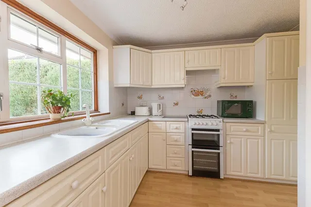 Photo 3 — Beverley Gardens, Cranbrook Drive, Maidenhead, Berkshire