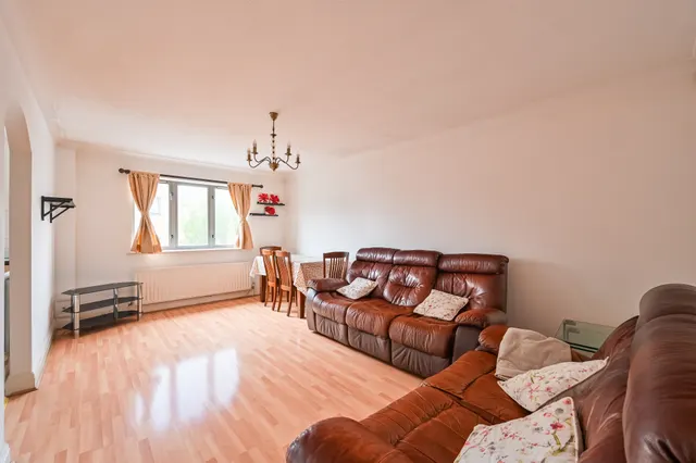 Flat 21 Compass Point, 5 Grenade Street, London, photo 1