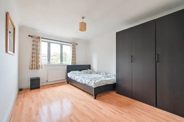 Photo 2 — Flat 21 Compass Point, 5 Grenade Street, London