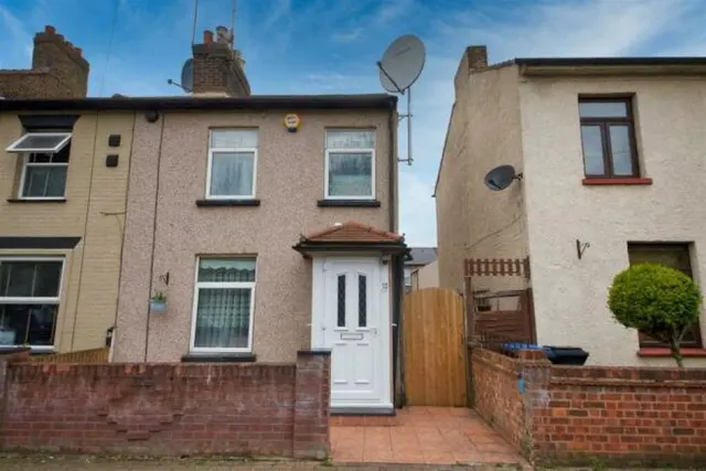 Warwick Road, Enfield, EN3, photo 1