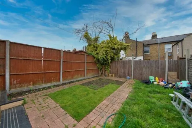 Warwick Road, Enfield, EN3, photo 2