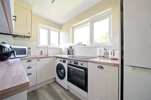 Photo 3 — Russett Close, Orpington, BR6