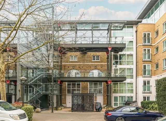 Photo 2 — Hopton Road, Woolwich, SE18