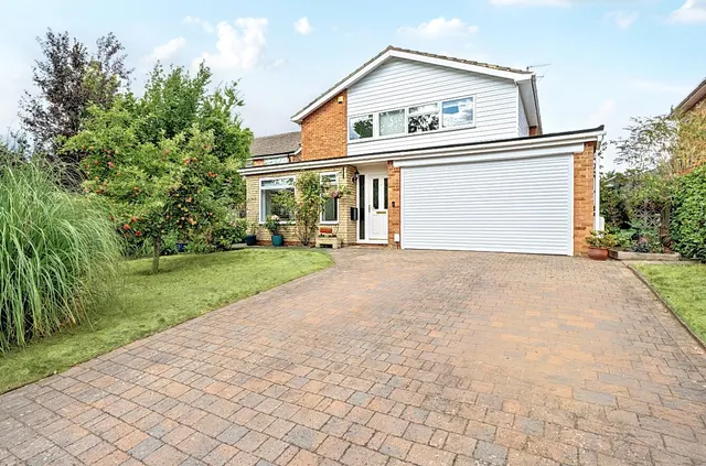 Ellis Farm Close, Woking, GU22, photo 2