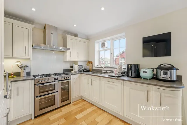 -Springpark Drive, Beckenham, BR3, photo 1