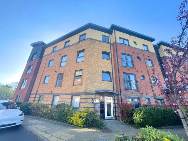 Raven Close, Watford, WD18, photo 1