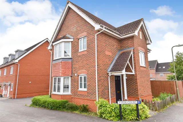 Woodland Walk, Aldershot, Hampshire, GU12 4FQ, photo 1