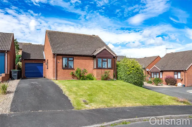 Fairoak Drive, Bromsgrove, Worcestershire, B60 3PN, photo 1