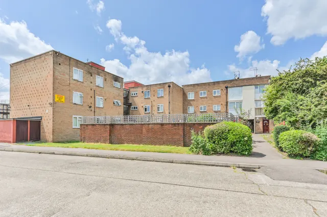 Photo 2 — Flat 2, Empire House, Great Cambridge Road, London